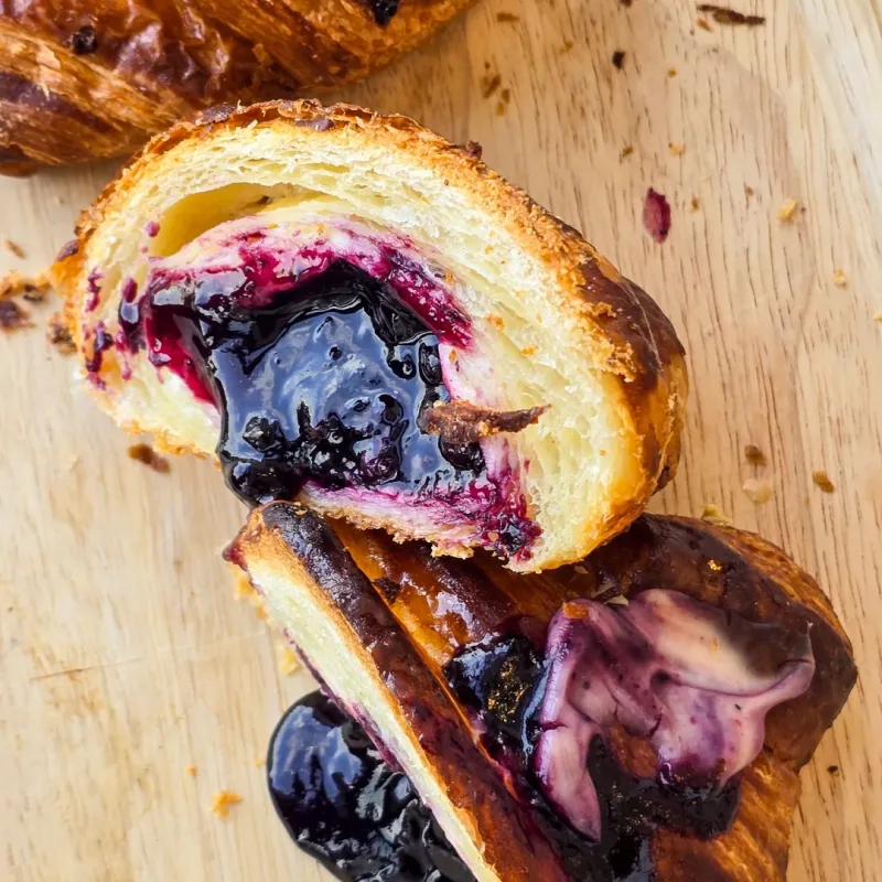 Croissant cu maia